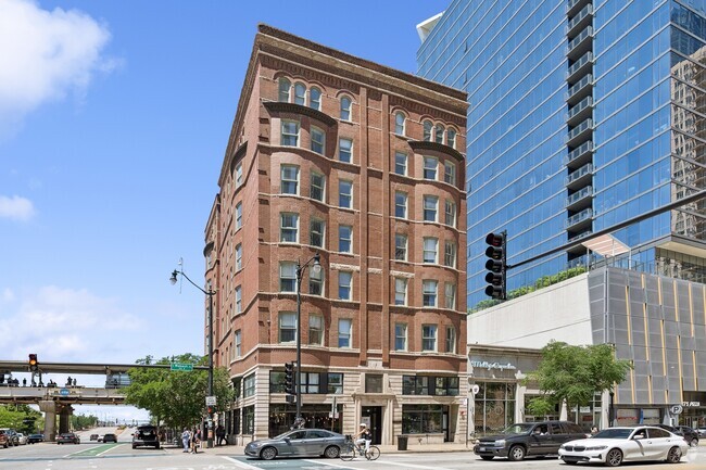 Building Photo - 30 E Roosevelt Rd Rental