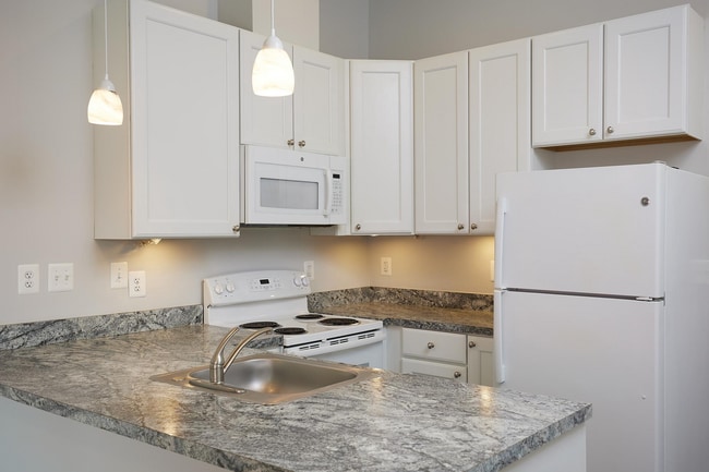 Building Photo - Easy and Convenient Rental