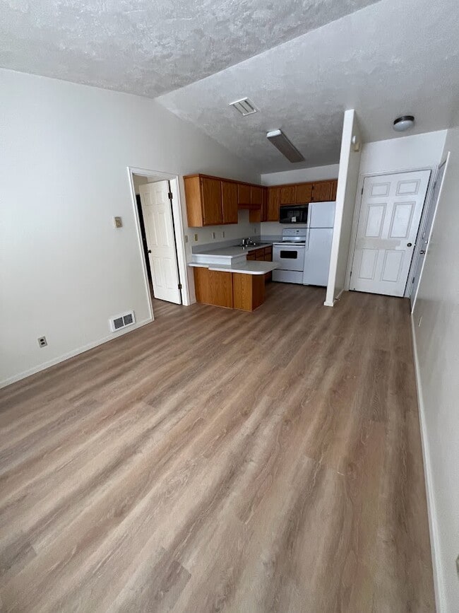 Henryanna Apartments