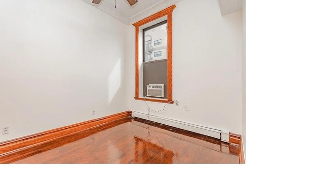 Photo - 1079 Broadway