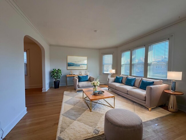 Photo - 5916 W Cornelia Ave