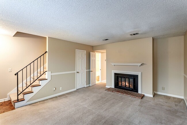 Smart 2 Bdrm / 1.5 Bath Brentwood Townhome... - Smart 2 Bdrm / 1.5 Bath Brentwood Townhome...