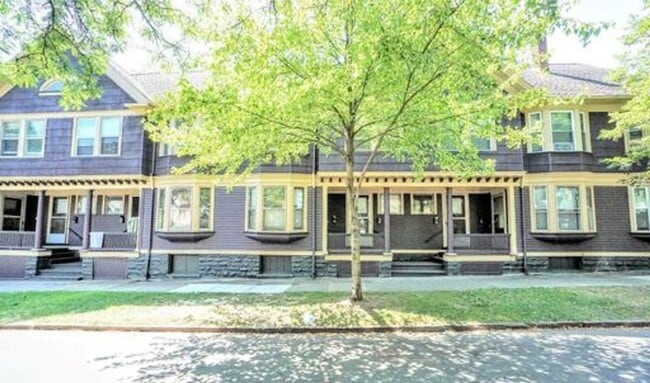291 Pearl St | Apt B | 2 BD/1 BA | Great L... - 291 Pearl St | Apt B | 2 BD/1 BA | Great L... Unidad 291-B Pearl