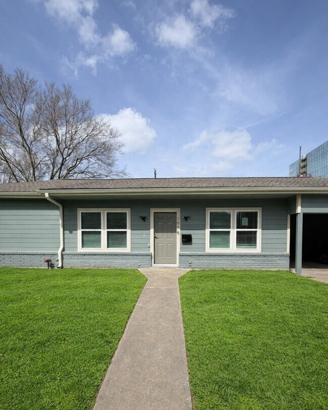 Photo - 1976 W McKinney St