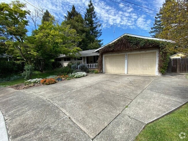 Building Photo - Single Level Four Bedroom Napa Home