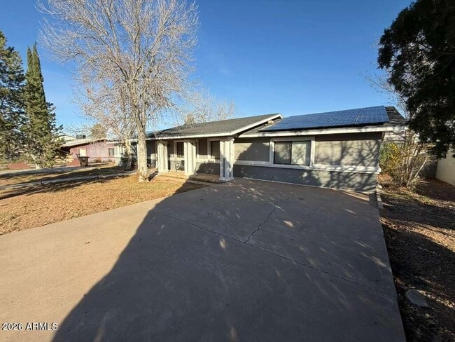 Photo - 3110 E 13th St