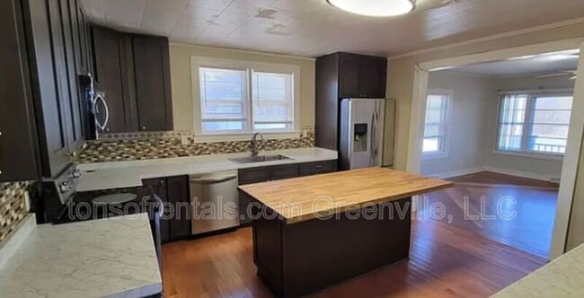 Photo - 2081 Hayne St