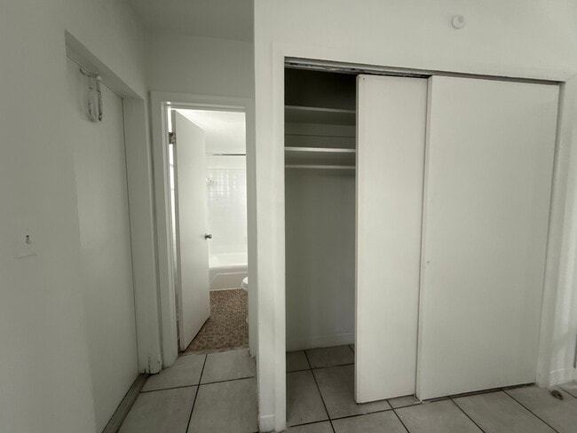 Photo - 900 NE 17th Ter