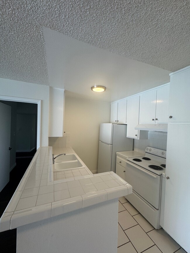 2414 S Barrington Ave Unit 102