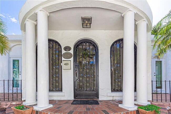 Photo - 1220 SE 2nd St