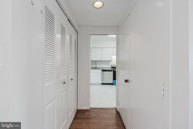 Photo - 3713 S George Mason Dr Unit 1604