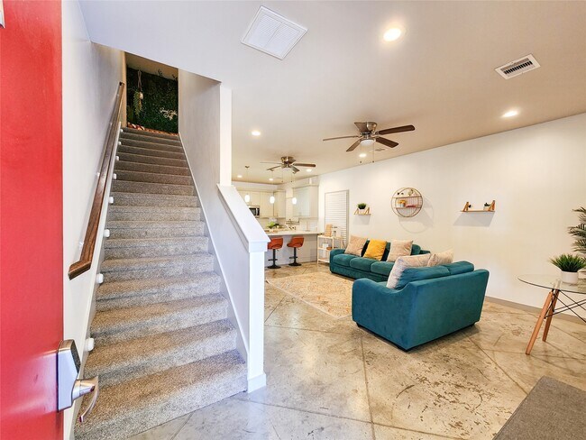 Photo - 5910 Shelburne St