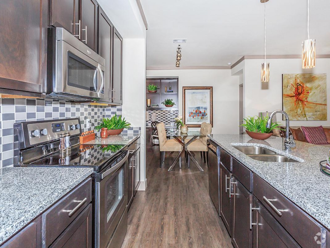 Kitchen with Granite countertops and island - Plantation Park Rental