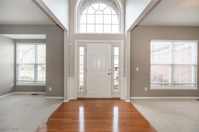 Photo - 2553 Seton Dr