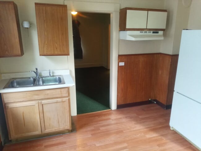 kitchen - 532 E 22nd St Apartments Unit 2