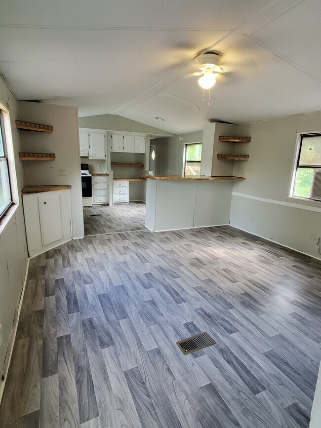 11750 Dollie Ln Rental For Rent in Sanderson, FL