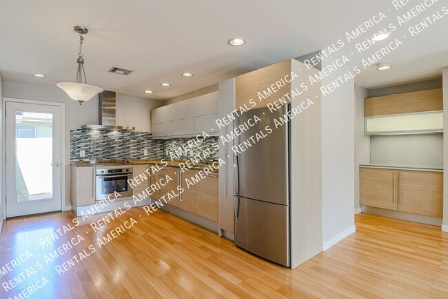 Photo - 1850 E Maryland Ave