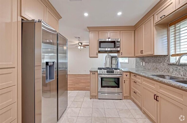 Building Photo - 7614 Barberton Dr Rental