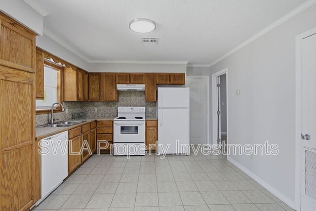 Photo - 7647A Ling Rd