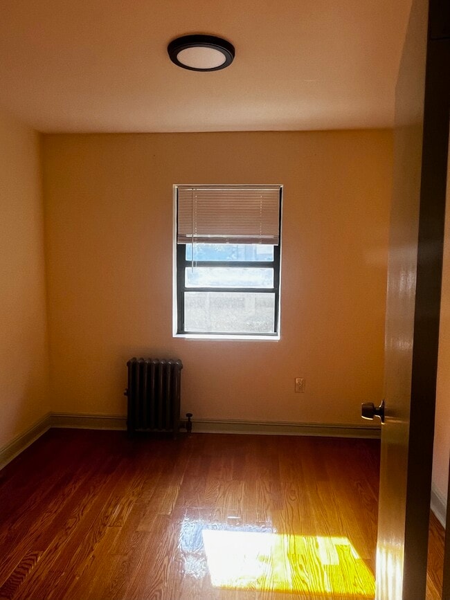 Building Photo - 5611 141st St Rental