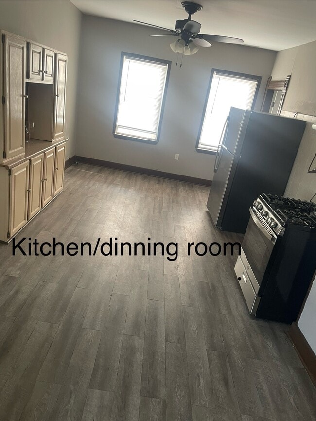 Building Photo - 1734 W 18th Pl Unit Pilsen 1734 W 18th Pl #2