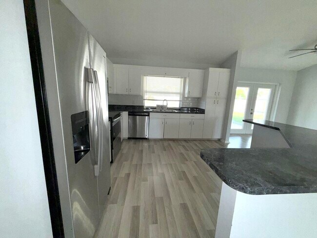 Photo - 1050 SE Euclid Ln