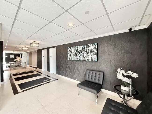 Building Photo - 2016 Main St Unit 1904