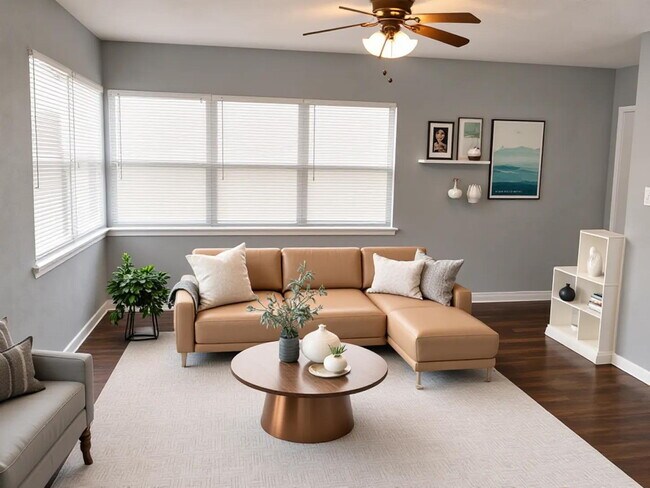 Building Photo - 2-Bedroom Townhome with Wood Floors Unit Apt. 3