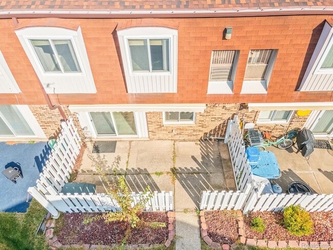 Photo - 15566 Dupage Blvd