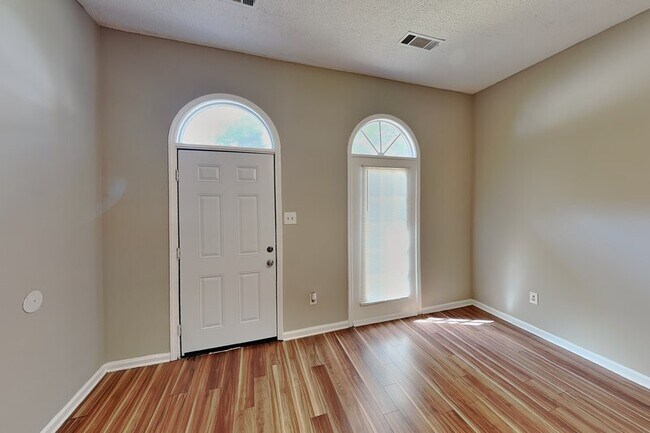 Photo - 978 Nolan Ln
