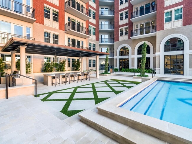 Escape to paradise at Modera Waugh! Enjoy sunny days by our resort-style pool with a spacious sundeck, ideal for lounging and soaking up the Houston sun.