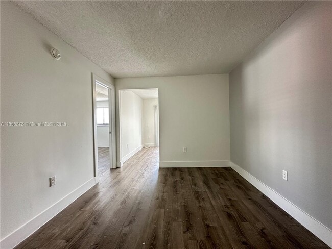 Photo - 529 SW 4th St Unit 204