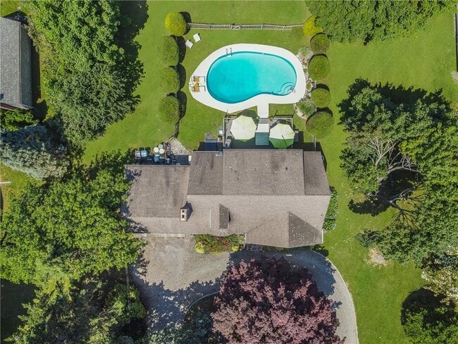 Photo - 569 Turner Rd