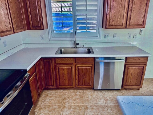 Photo - 1268 E Birdland Dr