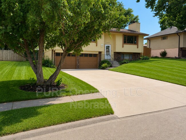 Photo - 15229 Y St