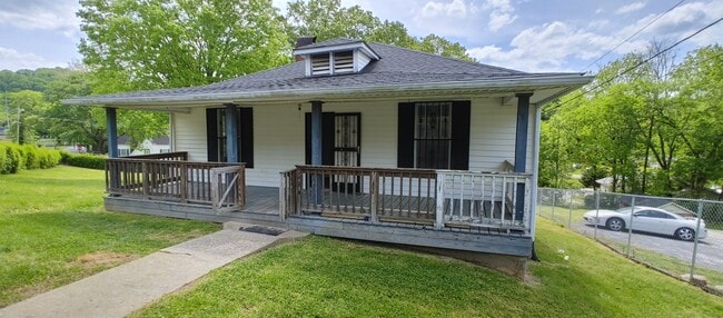Affordable Downtown 3 Bedroom Rental - Affordable Downtown 3 Bedroom Rental House