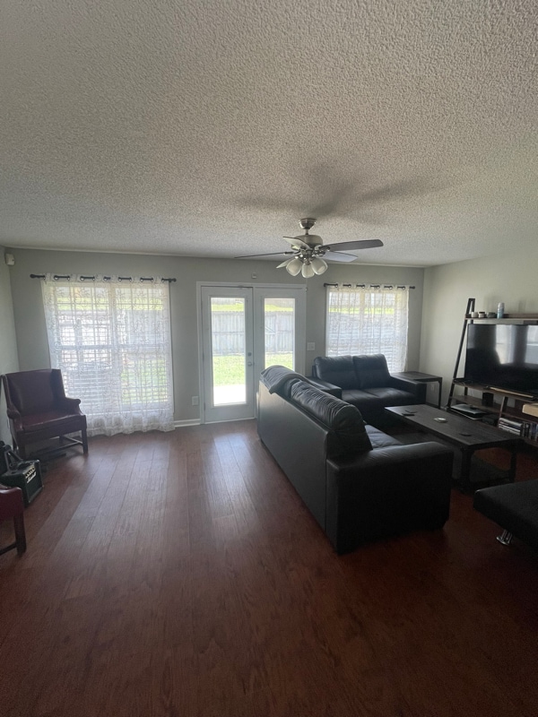 Photo - 214 Foxchase Ln