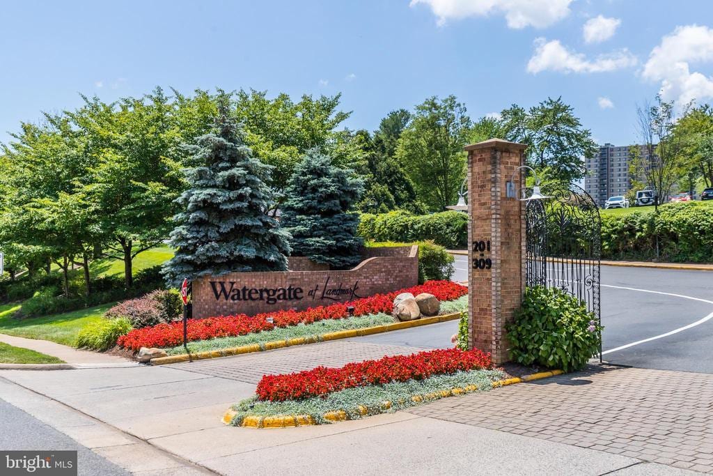 Photo - 307 Yoakum Pkwy (Alexandria, VA)
