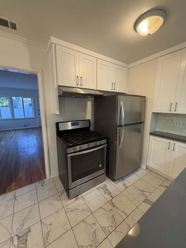 Photo - 143 N Maple St Unidad 143.5