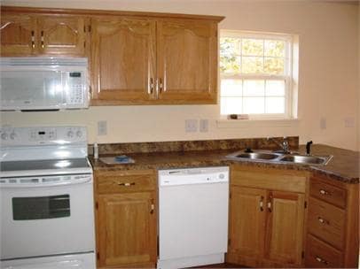 Photo - Duplex with a Fenced in Backyard!