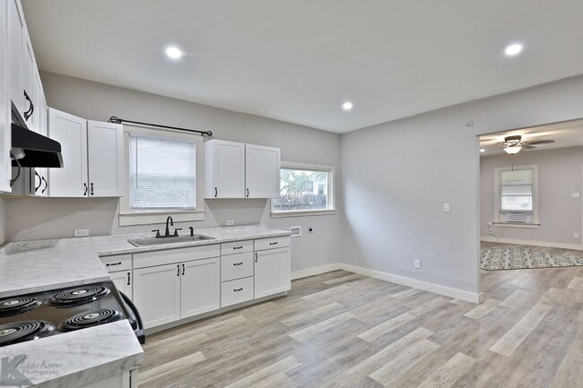 Photo - 2 bed 1 bath; AVAILABLE NOW!