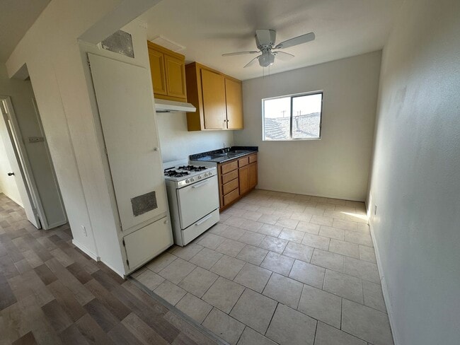 Building Photo - 1533 E 51st St Unit 3
