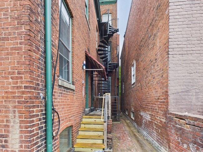 Photo - 7 East Franklin