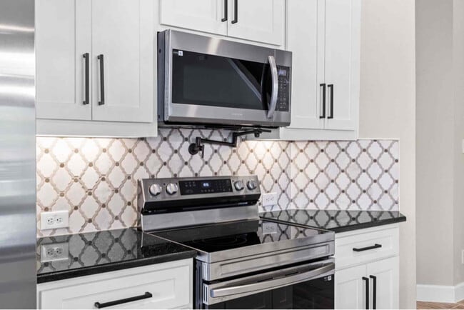 Photo - 130 W 5th St