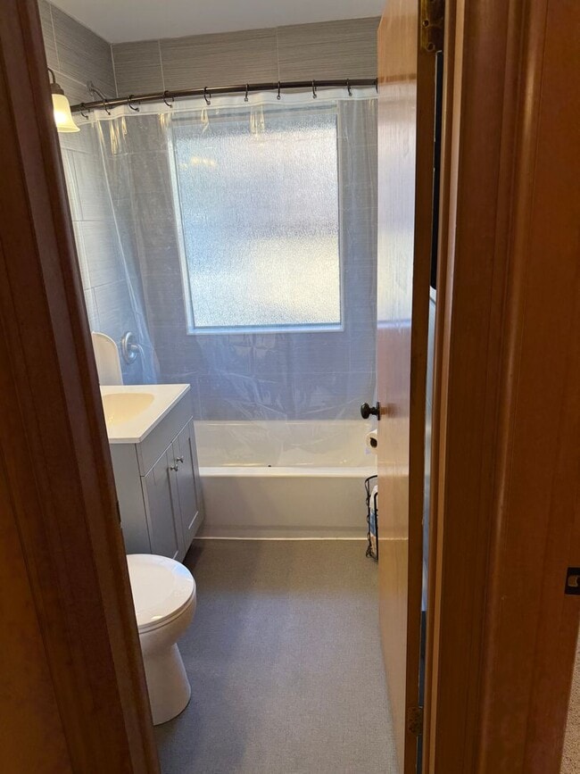 Photo - Gardiner Ave S. 223-225 Unidad 223