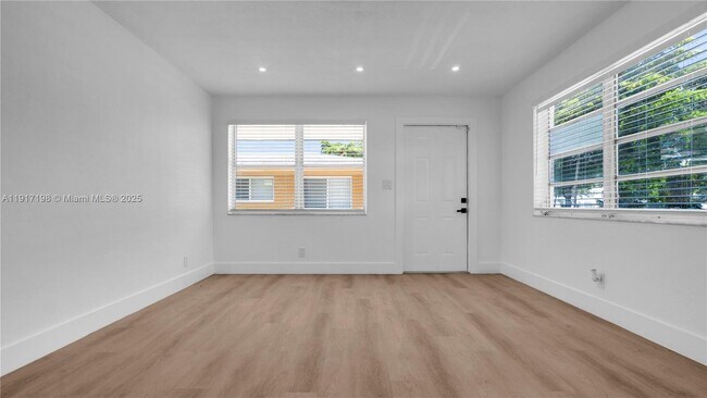 Photo - 32 SW 9th St Unit 1