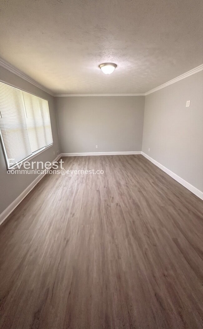 Photo - 742 Winter Ln