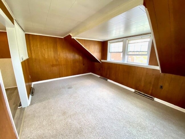 Photo - 746 Summit Ave Unidad Garage Apt