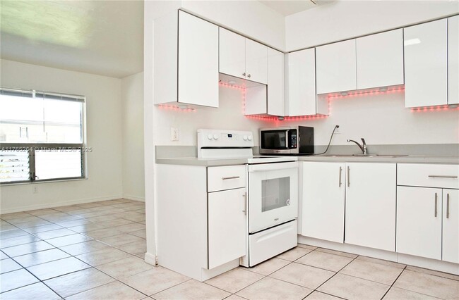 Photo - 2206 Fillmore St Apartment Unit 6