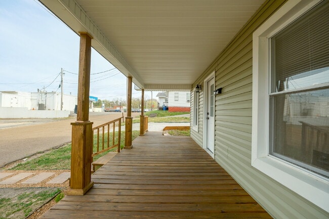 Photo - Welcome to 204 Oakland!